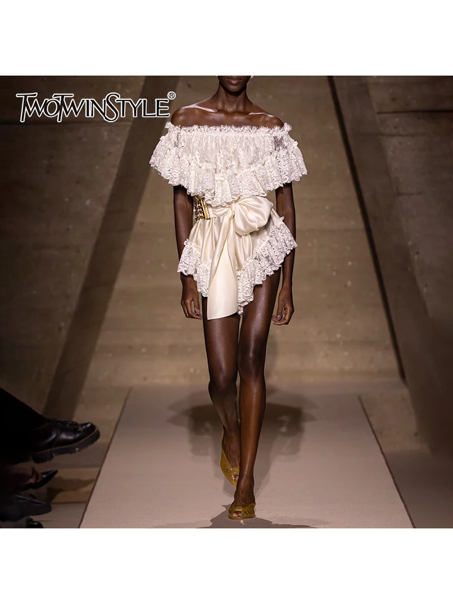 TWOTWINSTYLE Retro Romantiek Asymmetrische Kanten Jurk voor Vrouwen Slash Hals Korte Mouw Patchwork Satijnen Strik Mini Jurken Vrouwelijke