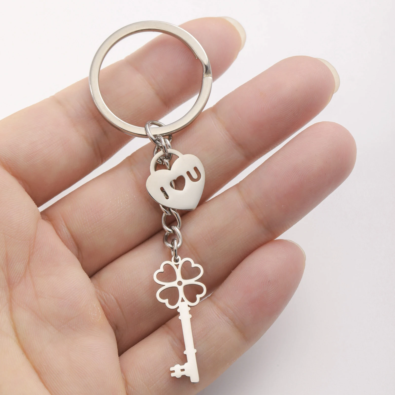 Unift Lucky Clover Key Chain with Heart Lock Padlock Charms Stainless Steel Keyring Trendy Romantic Boho Jewelry Lover Gift 2024