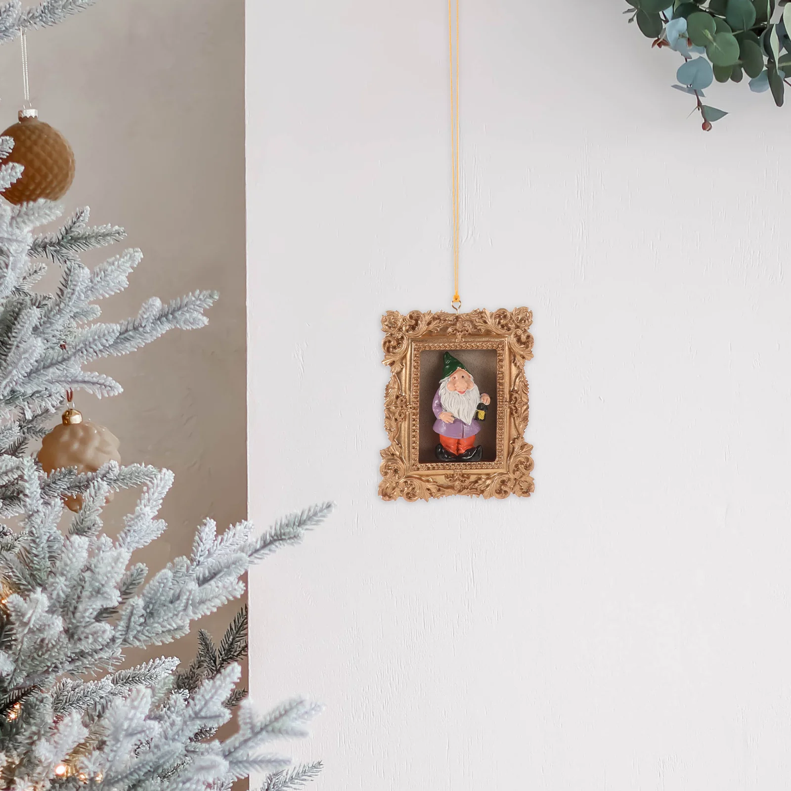 

3D Resin American Style Gnome Christmas Tree Hanging Ornament Frame Compact Small Tree Decoration Christmas Scene Layout