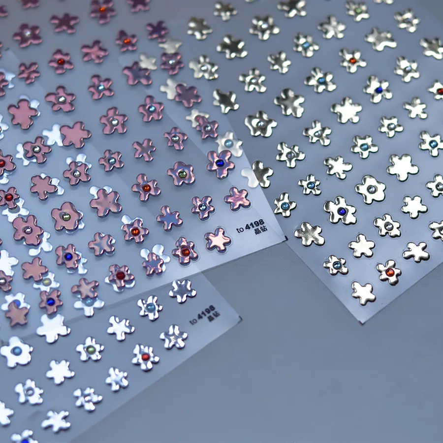 1 Stück 5D Laser Silber Blume Nail Art Aufkleber mit Strass Unregelmäßige Blumen Selbstklebende Nail Art Dekoration Maniküre Aufkleber