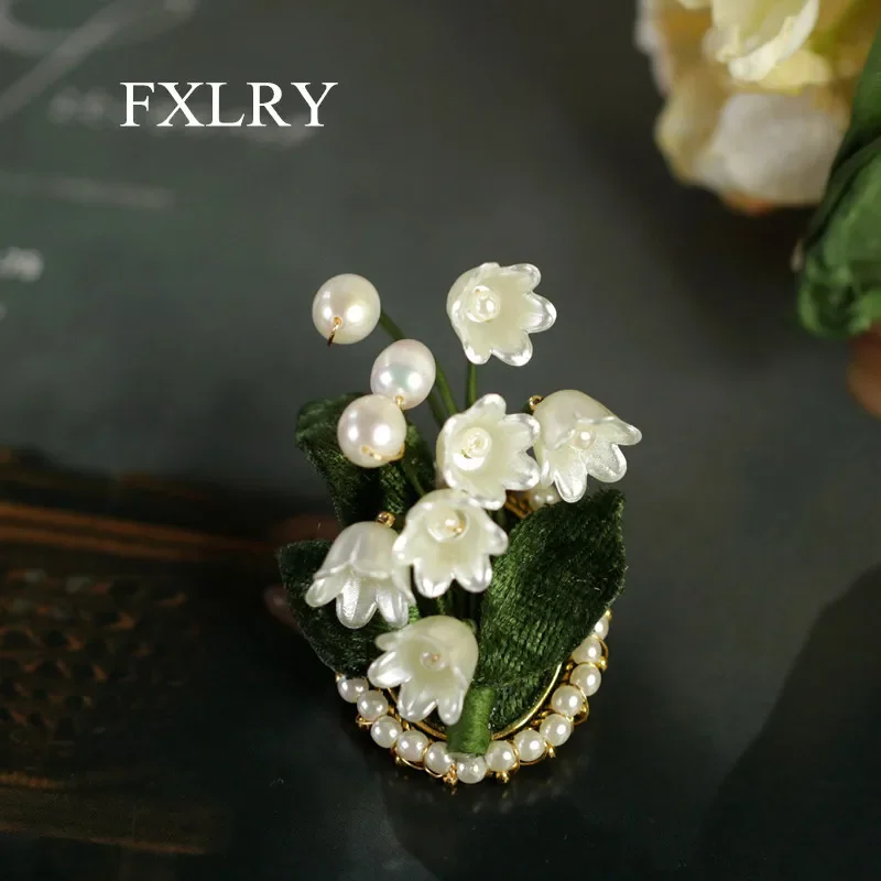 

FXLRY Original Handmade Natural Shell Pearl Mori Vintage Orchids Of The Valley Flower High-end Brooch Coat Pin