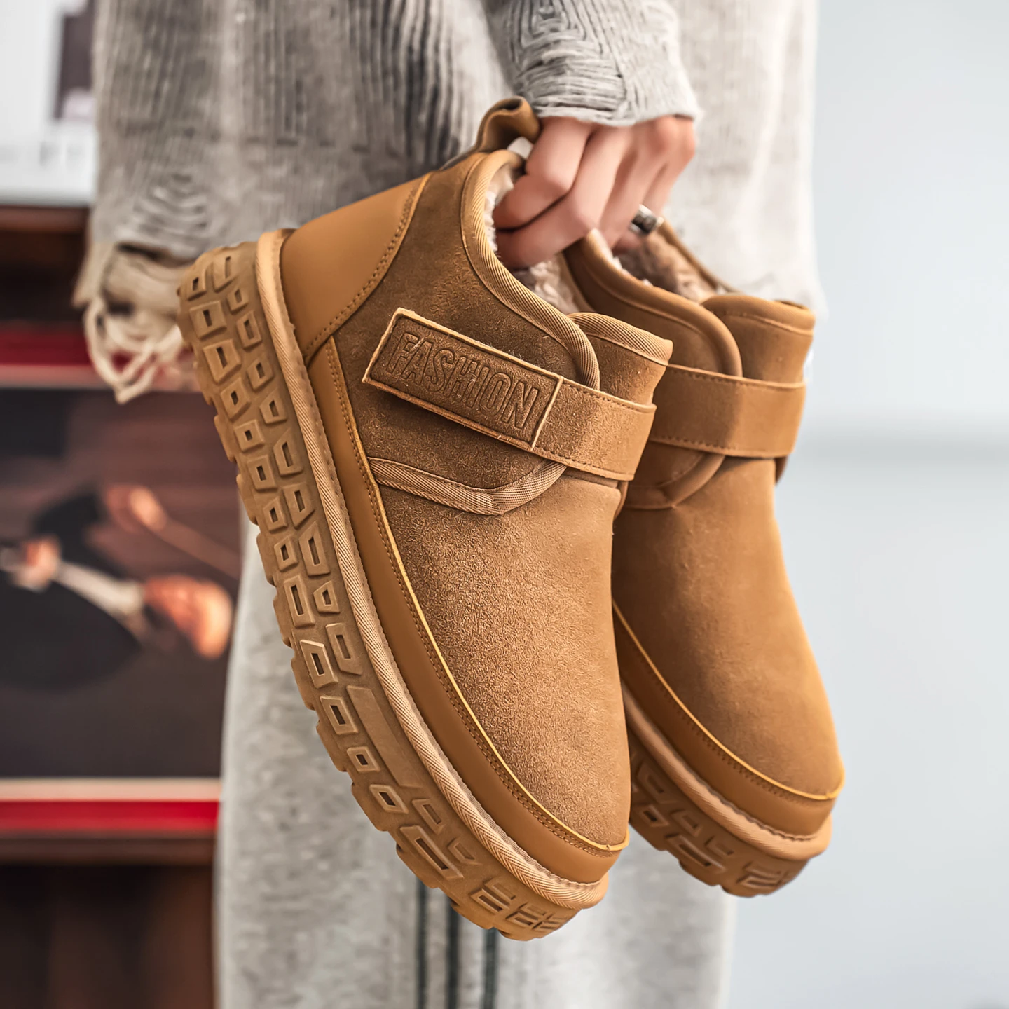 

Мужские зимние ботинки, цельные зимние ботинки из кожи и меха с мягкой подкладкой из толстого и теплого хлопка, противоскользящие и прочные ботинки на толстой подошве.