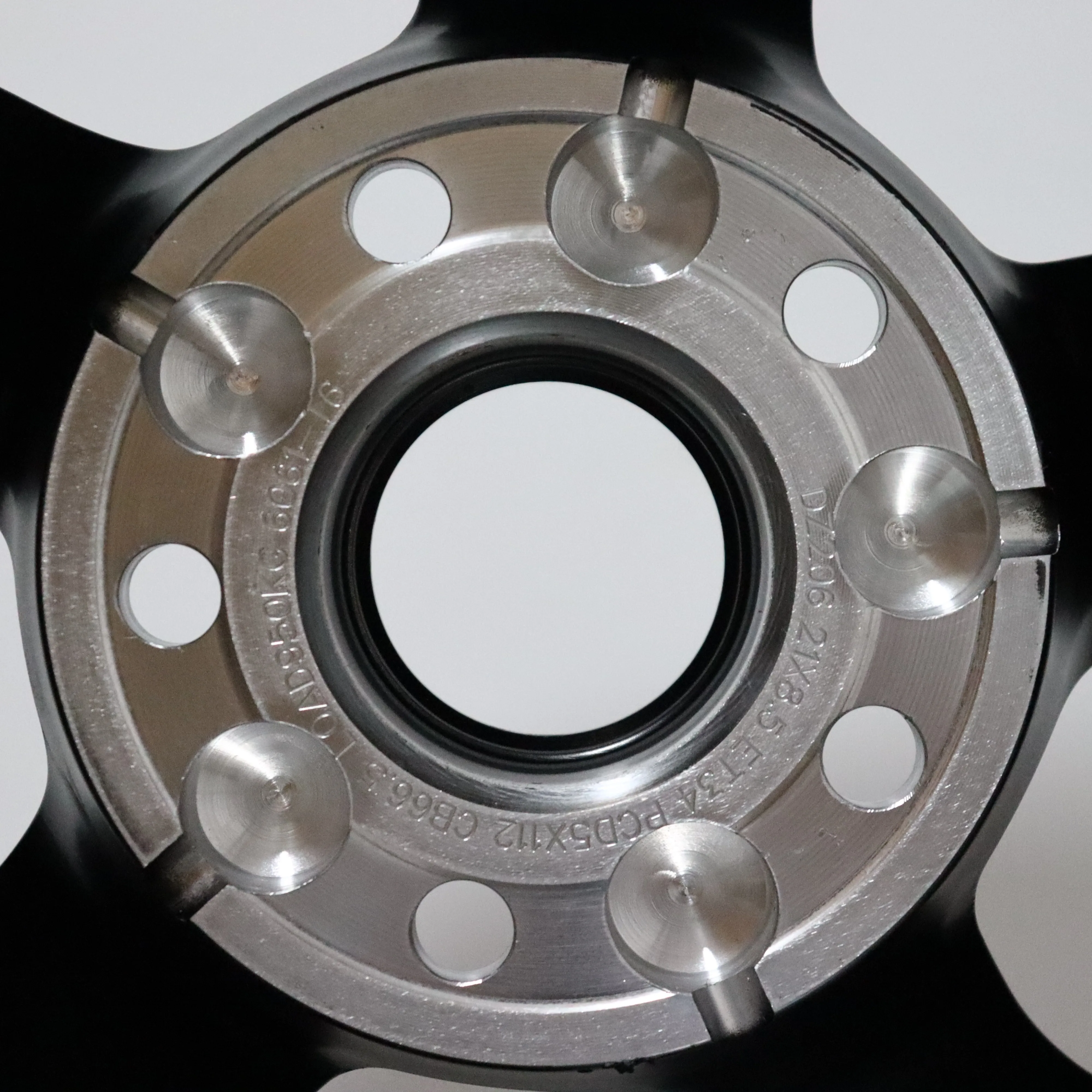 Xywheel عجلات مزورة مخصصة ماتي الأسود Q6 تصميم عجلات الحافات 18 19 20 21 بوصة 5*112 66.6 لبنز E E AMG CLS S Class