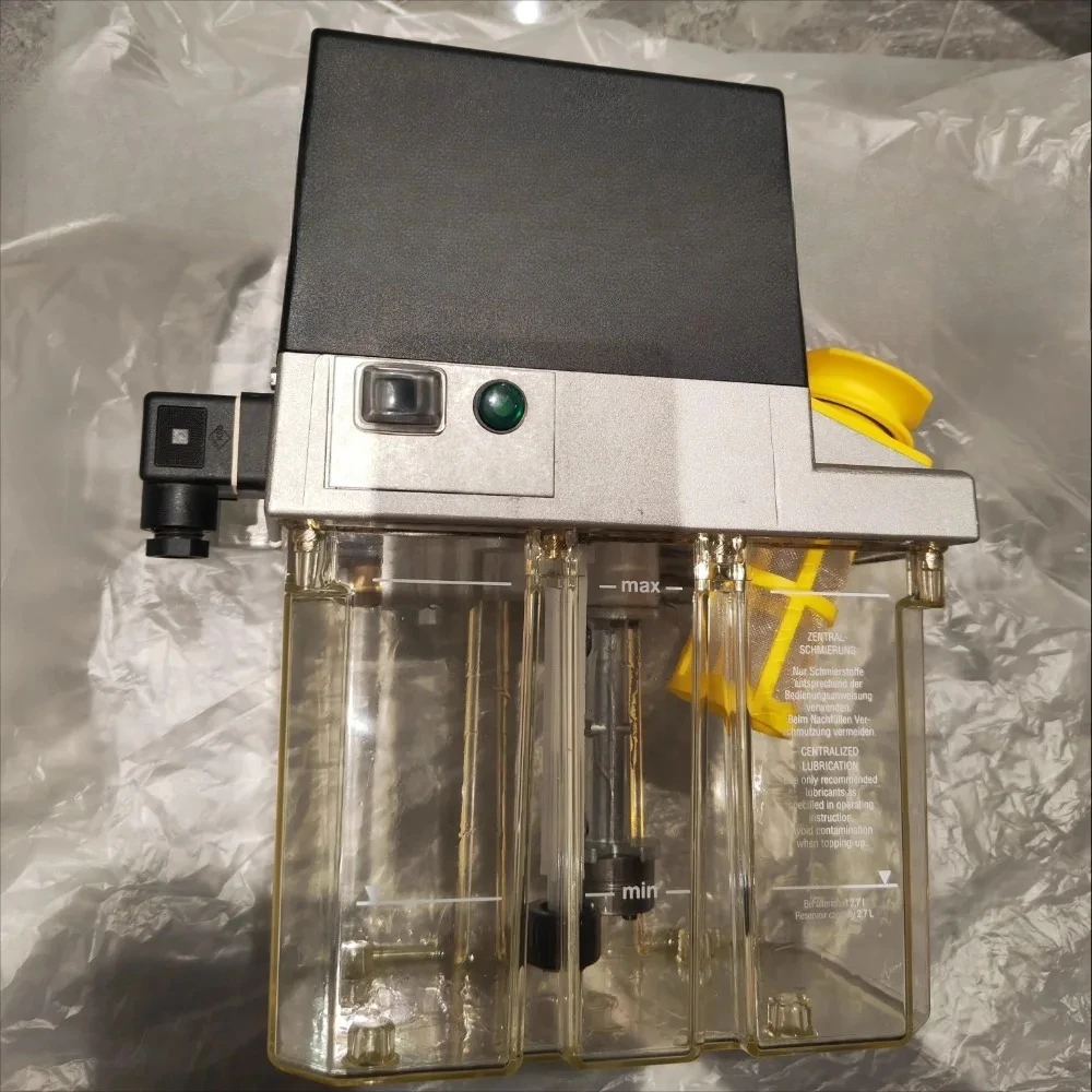 

Lubricating oil pump MKU2-KW3-20005 + 0428