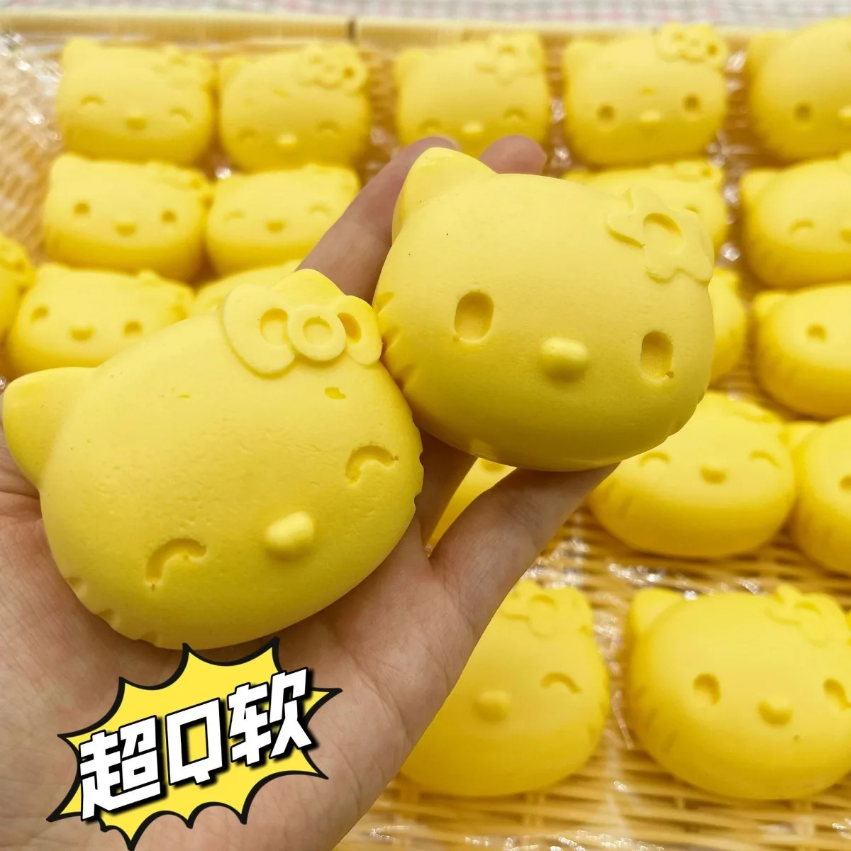 Nuevo Hello Kitty pequeño gato KT amarillo suave rebote lento artefacto de descompresión ventilación niños niñas pellizco juguete juguetes para apretar