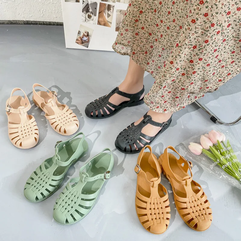 Summer 2024 Women Roman Jelly Sandals Retro Flat Transparent Crystal Beach Sandals Round Toe Casual Hollow Out Designer Shoes