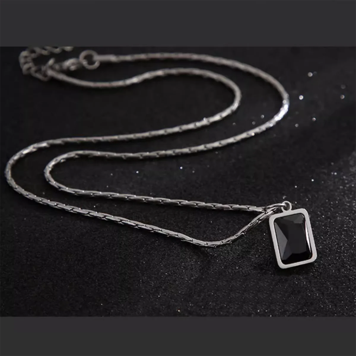 Hip hip vintage stainless steel snake bone chain Black glass jewel pendant non-fading choker short collarbone chain necklace