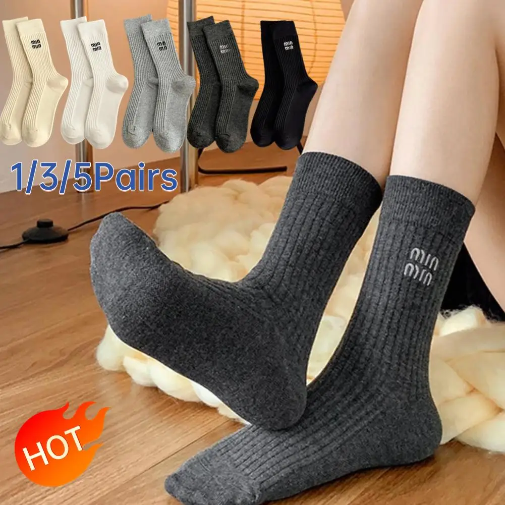 1/3/5pairs Winter Warme Verdickte Socken Einfarbig Stickerei Logo Mid-kalb Socken Freizeit Pile socken Gestickte Buchstaben Socken