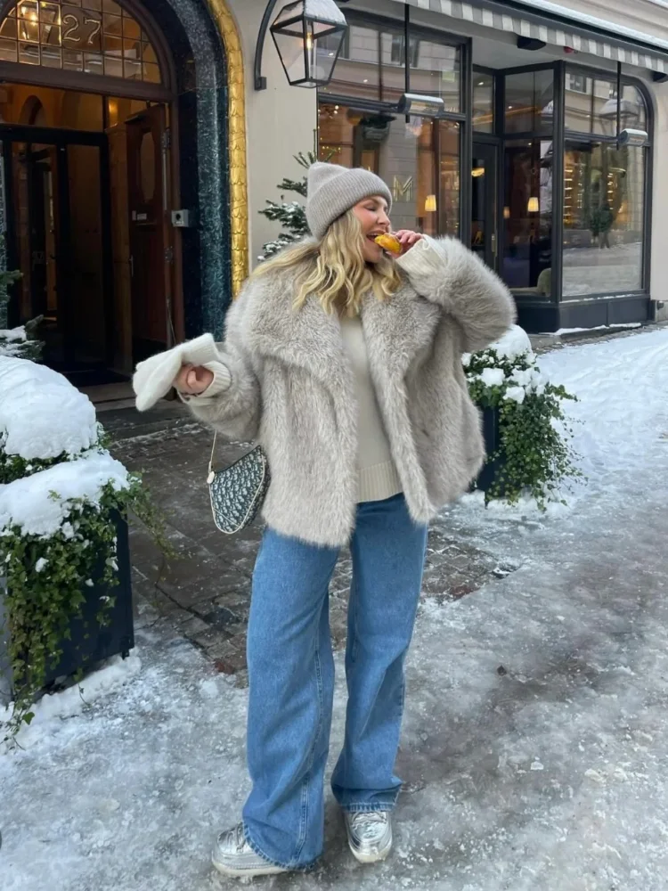 

Plush Lapel Collar Faux Fur Jacket Women Cozy Warm Long Sleeves Loose Casual Short Jacket 2025 Autumn Winter Commute Streetwear