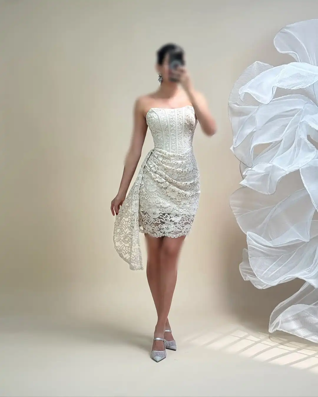 ชุดเดรสค็อกเทลมินิทรงเข้ารูป ดีไซน์ใหม่ แต่งลายปักแบบคอร์เซ็ท สายไขว้หลัง ดีไซน์หวานซ่อนเปรี้ยว เหมาะสำหรับงานพรอมหรืองานเลี้ยงอย่างเป็นทางการ