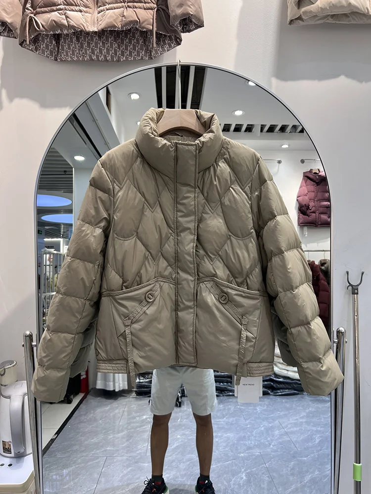 سترة نسائية شتوية خفيفة جديدة فضفاضة بياقة واقفة وتصميم صدر واحد سترة عصرية دافئة قصيرة الطراز