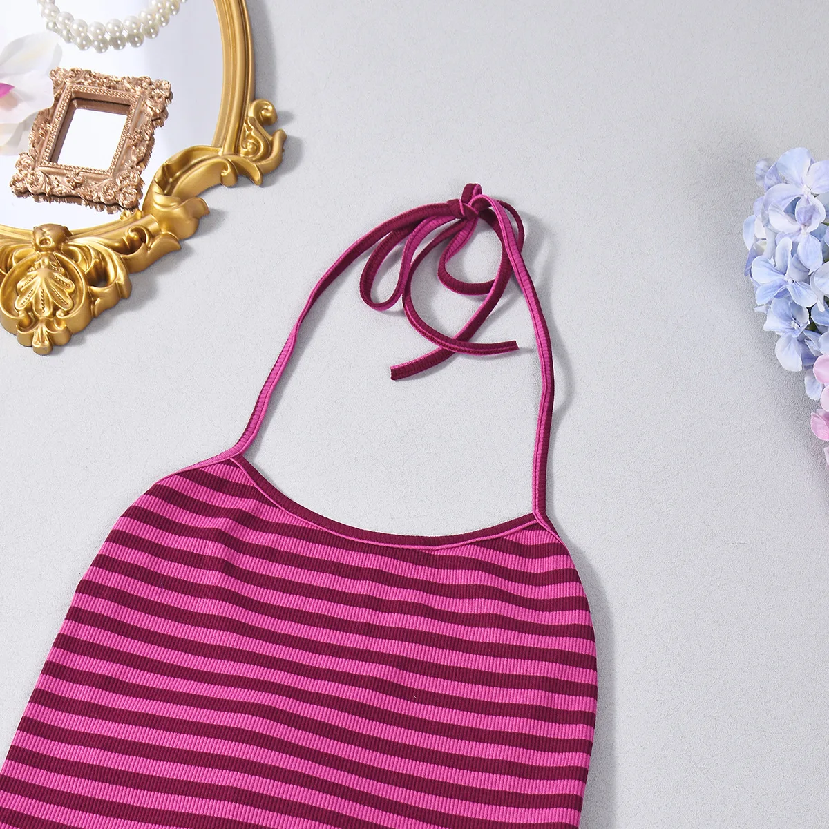 Autunno nuovo top corto aderente sexy e collo aperto sul retro appeso set a righe europee e americane per le donne