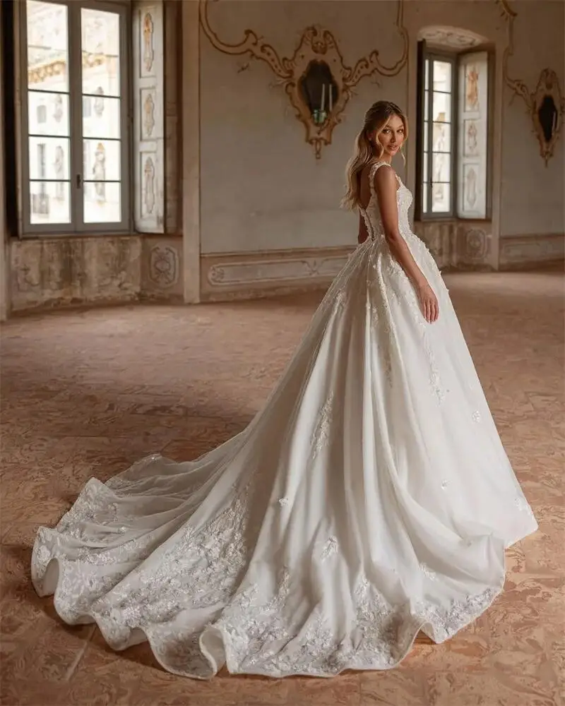A-Line Spaghetti Strap Tulle Princess Wedding Dress Sexy Backless Bridal Gowns Luxury Lace Applique Wedding Dress Customized