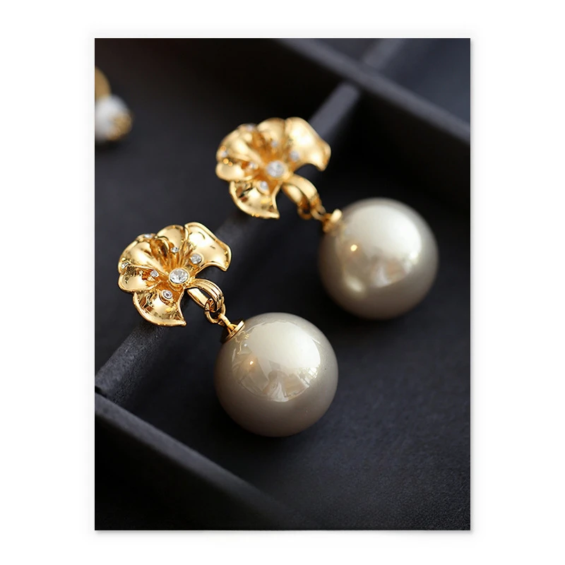 

French retro light luxury court style imitation pearl zircon embellished flower shape earrings women