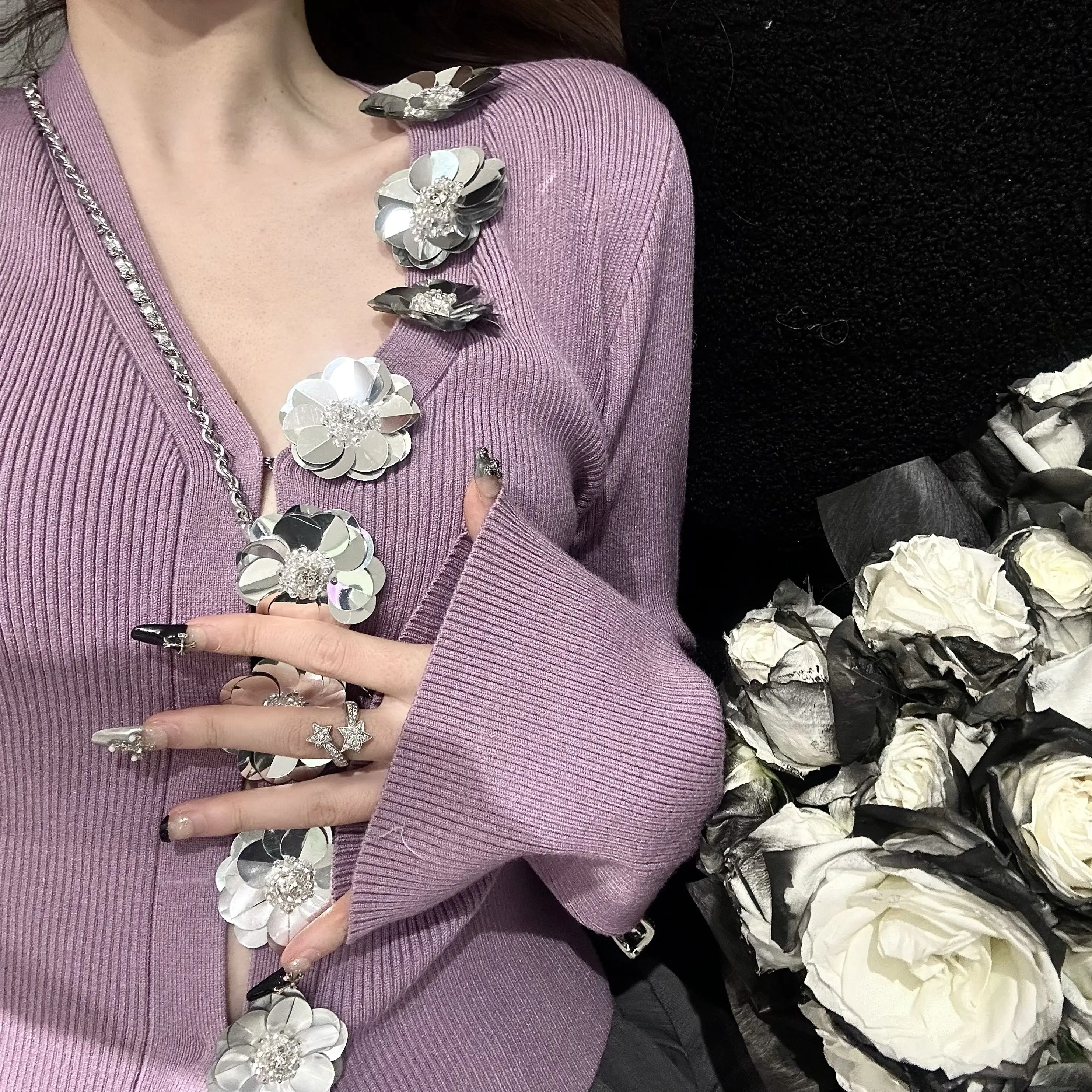 

KKK Studio Silver Sequin Knitwear Base irt Women's Faion Polyester Fiber 2024 Autumn Seasonal Ladies' Premium Clothing