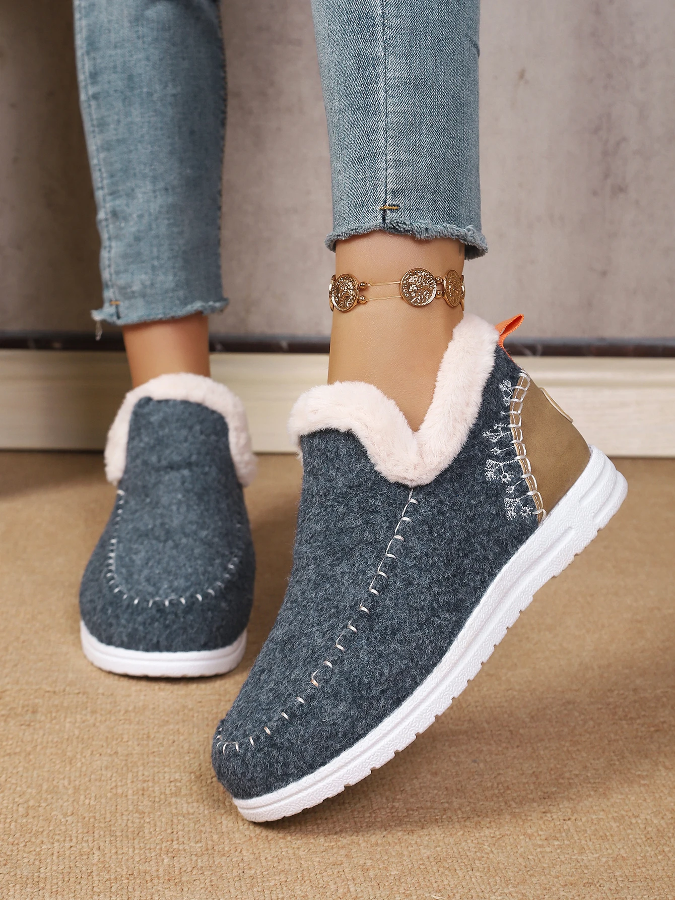 Damen Winter Slip-On Stiefeletten mit Flauschigem Kragen, Weichem Filz, Warmem Fleecefutter, Flach, Rutschfest, Leicht, für den Alltag, Schneestiefel – Detail 34