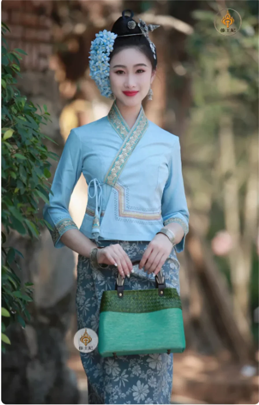 Dai traditional minimalist daily wear and work clothes