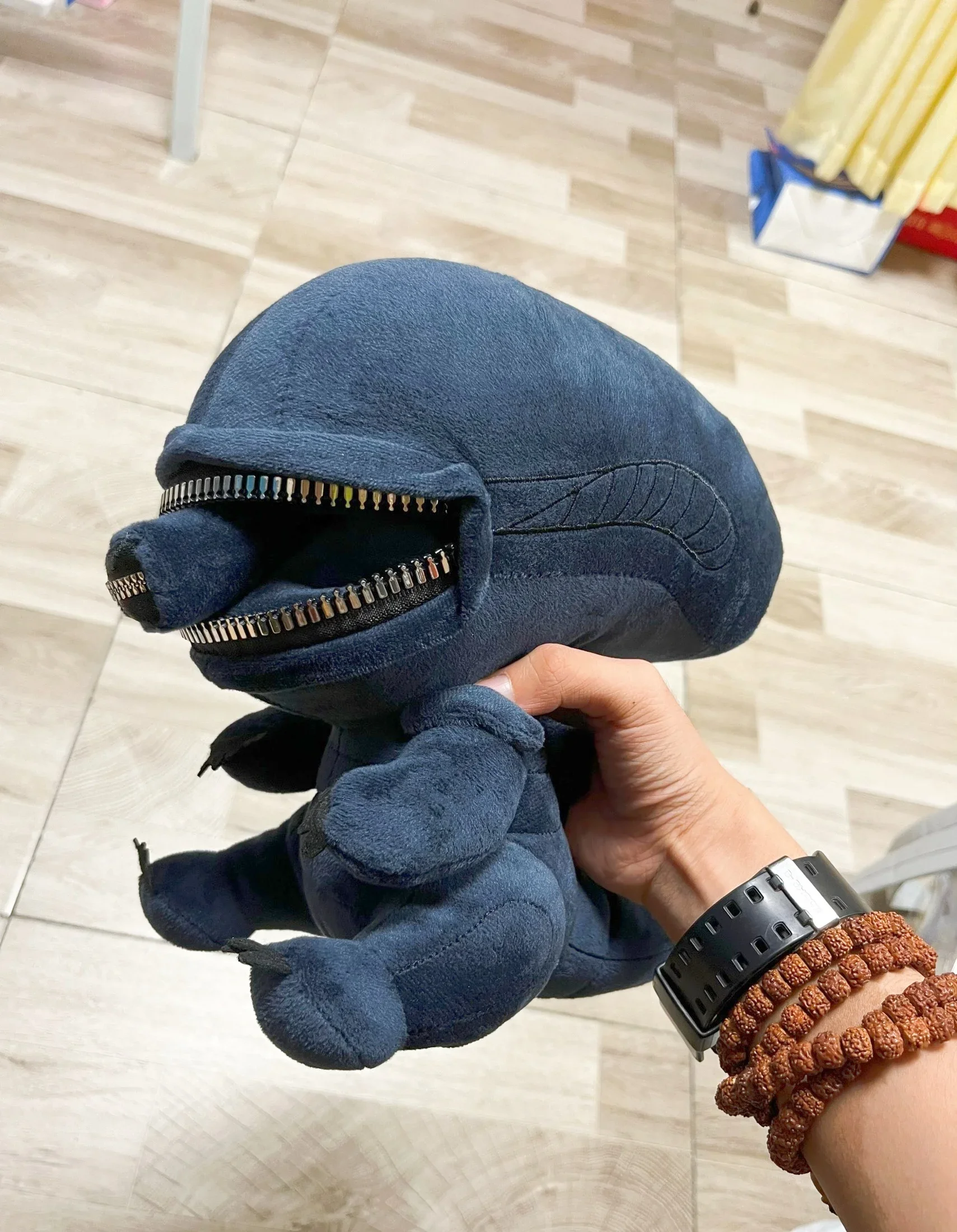 Plush Dolls New Alien Xenomorph Shaped Zipper Mouth Fashion Kawaii Stuffed Pillows Toys Cartoon Room Ornaments Surprise Gift