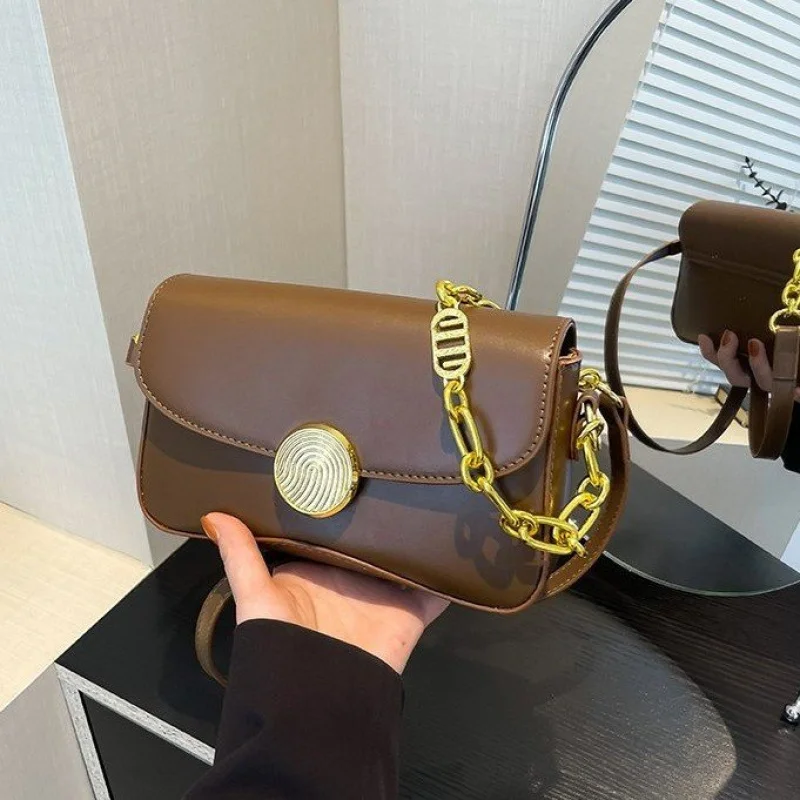 

Women's Handbag Made Of Fine Leather Featuring Trendy Paris Look​
