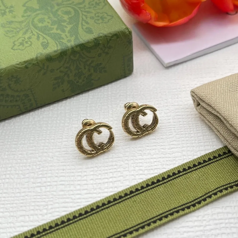 

2025 Новые элегантные минималистичные маленькие серьги-гвоздики с изысканным изысканным роскошным акцентом