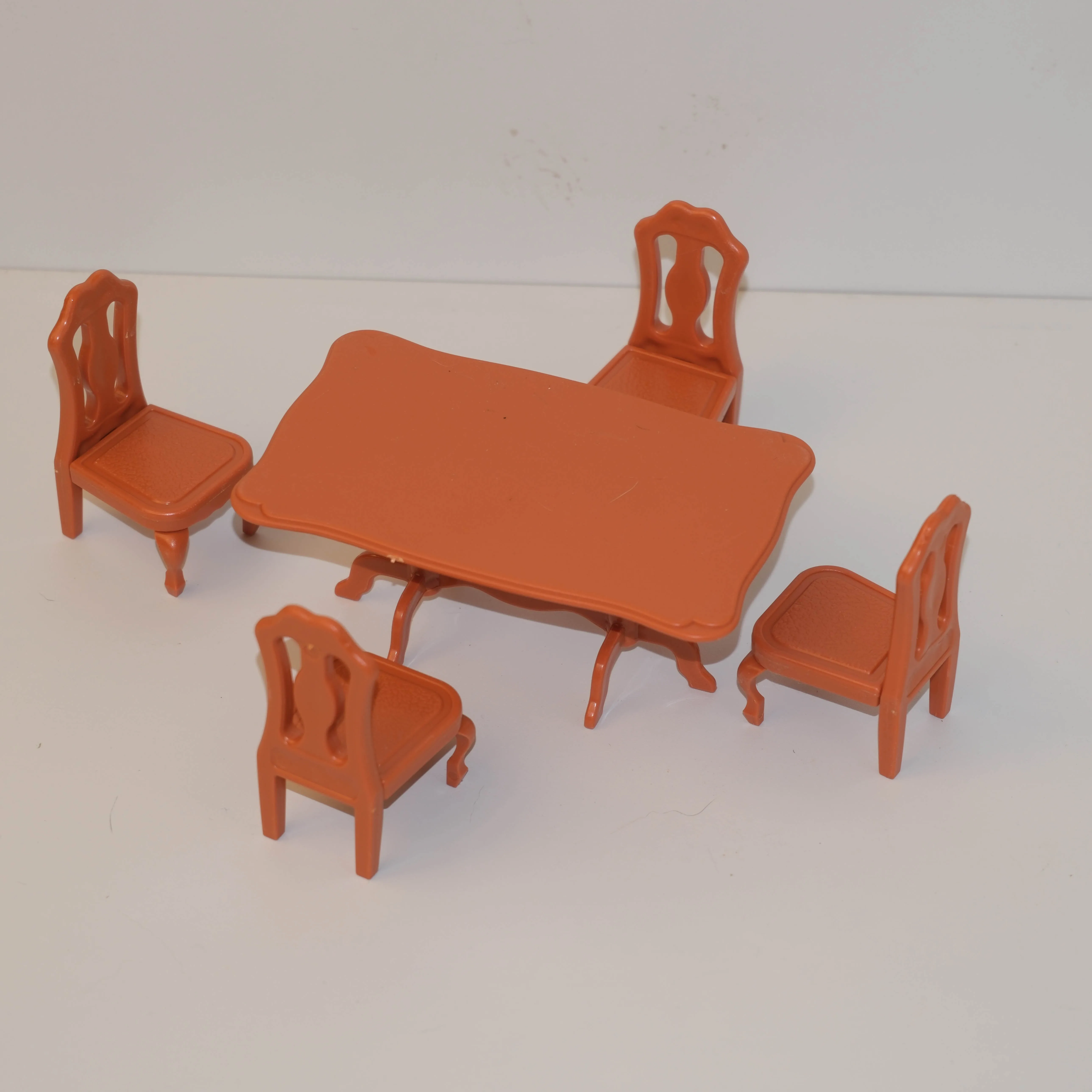 Miniature simulation dining table, rectangular table with 4 chairs, made of plastic material, toy house decoration accessories