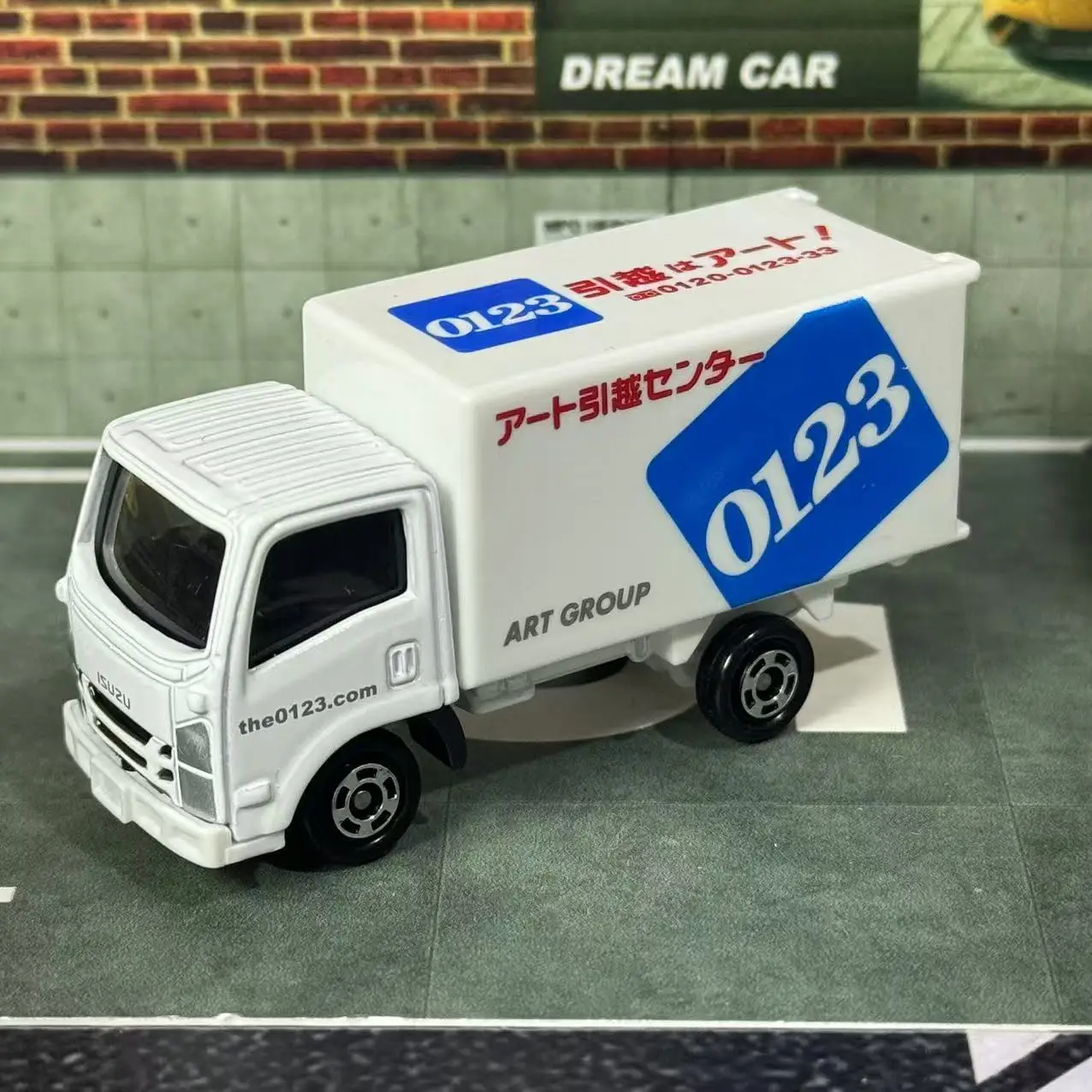 Takara Tomy Tomica No.57 Art Moving Center Truck Diecast Alloy Car Model Mini Simulation Vehicle Collectible Gift Toy for Boys