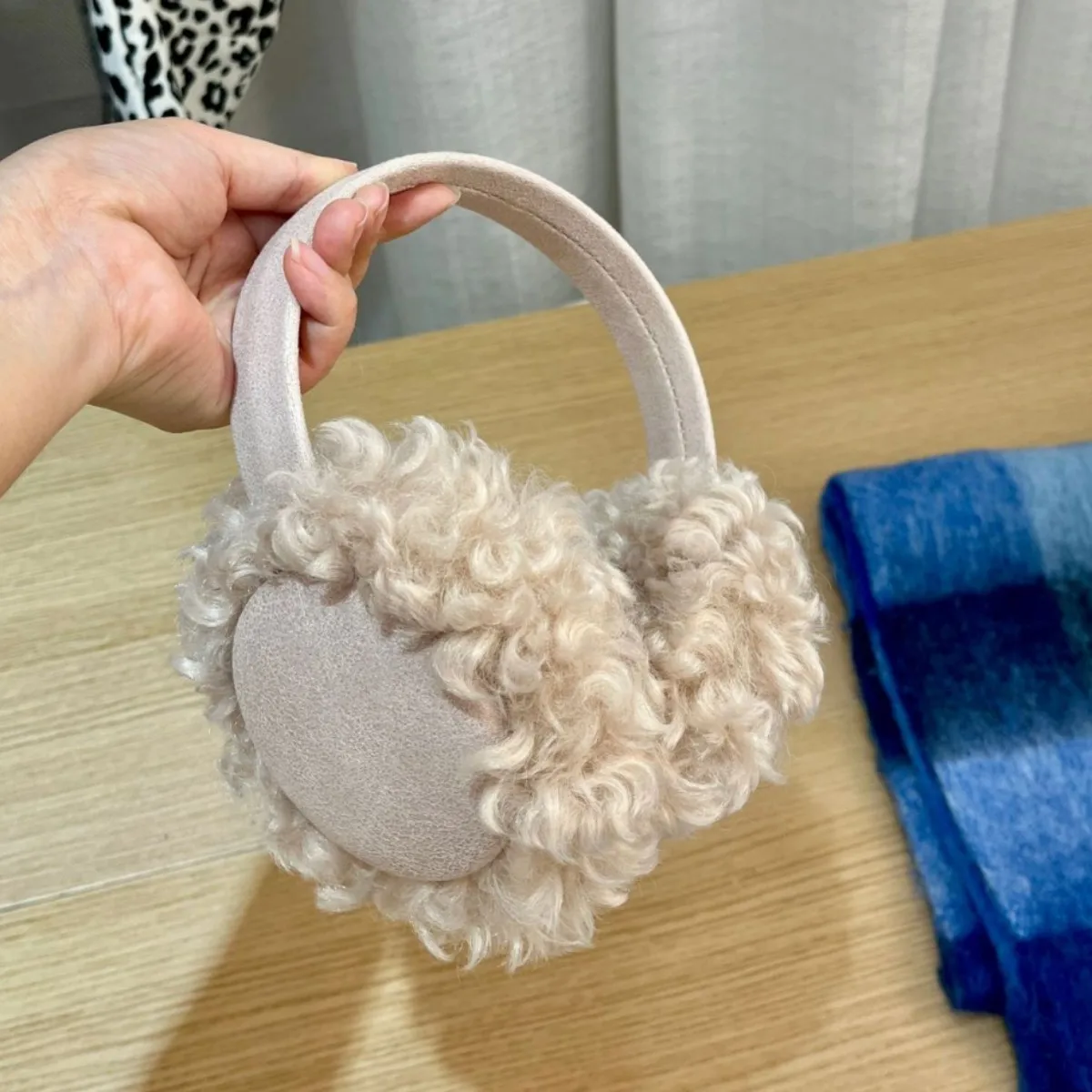 ที่ปิดหูขนกำมะหยี่แบบใหม่ ขายดี แฟชั่นยอดนิยม สีน้ำตาล ป้องกันหูจากความหนาว สำหรับฤดูหนาว ของขวัญปีใหม่สำหรับครอบครัว