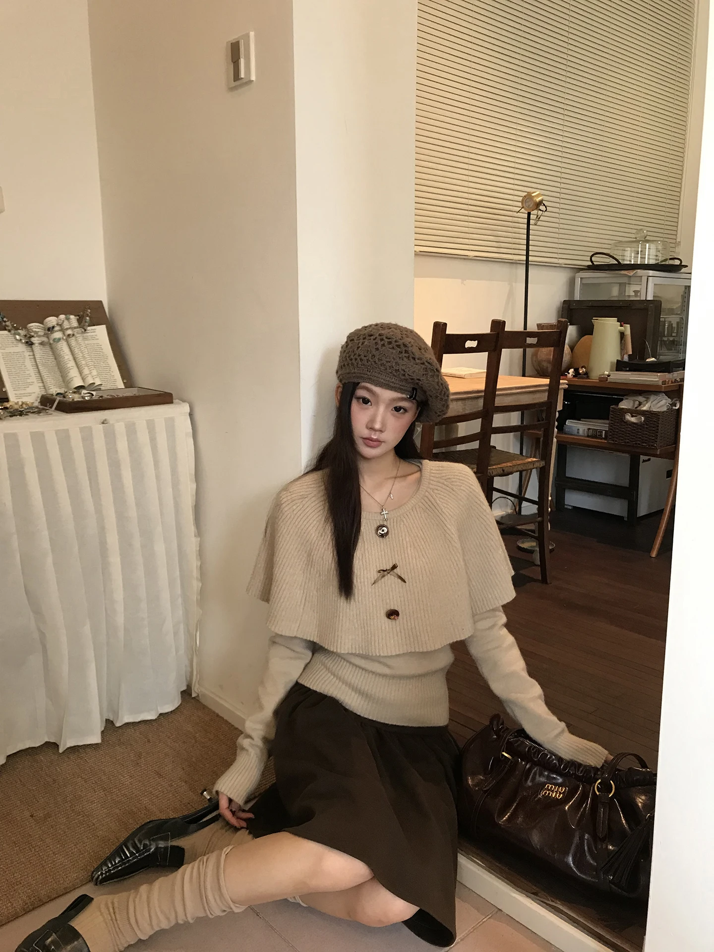 เสื้อสเวตเตอร์สีแดงสำหรับผู้หญิง ฤดูใบไม้ร่วง ฤดูหนาว สไตล์ลำลอง ดีไซน์หรูหรา แขนยาว ชุดสองชิ้นถักนิตติ้ง ทรงหลวม สี