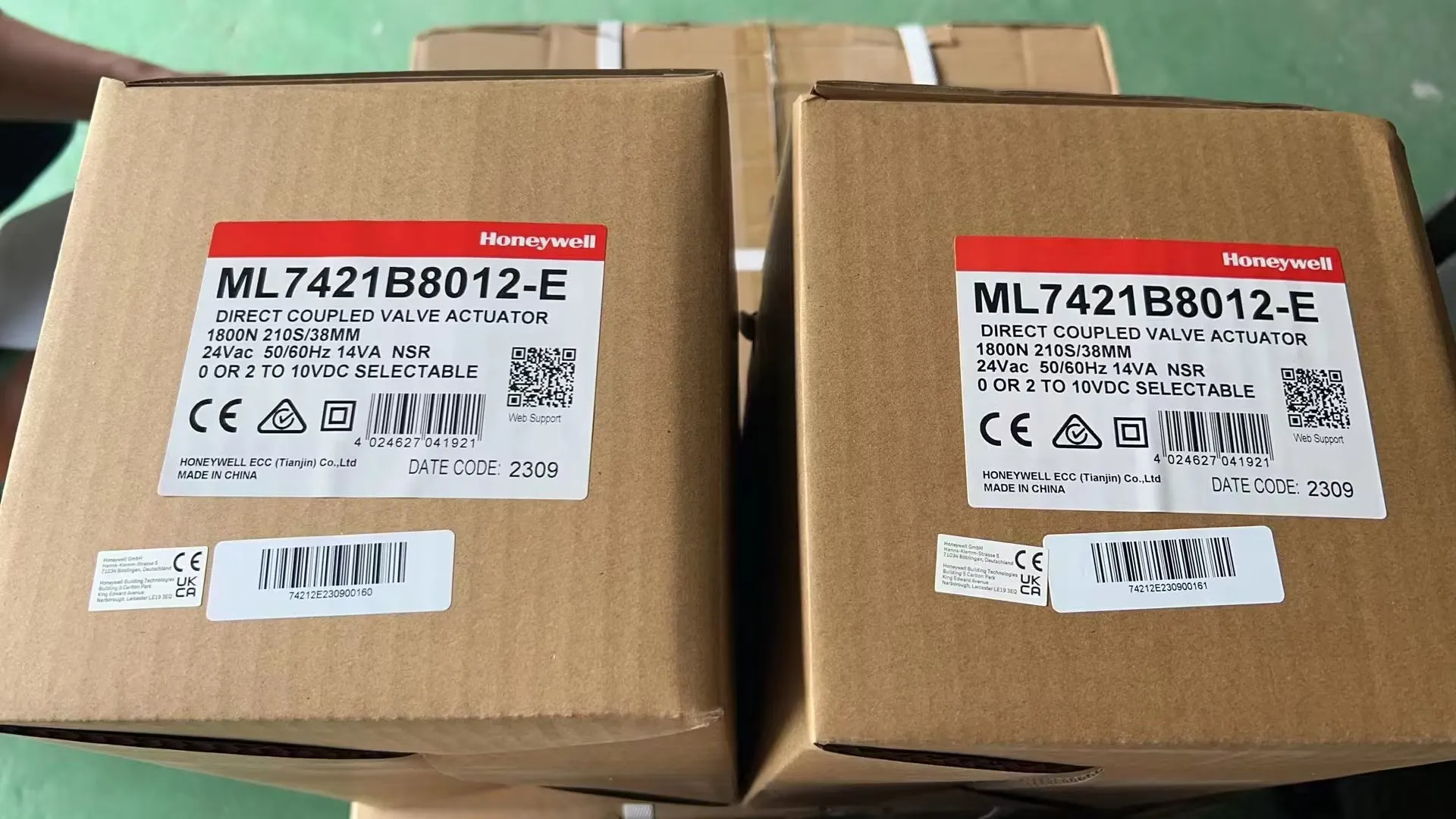 

Honey well ML7421B8012-E Modulating linear Control Actuator direct coupled valve actuator 135 LBF 3/4 inch stroke 24V 1800N