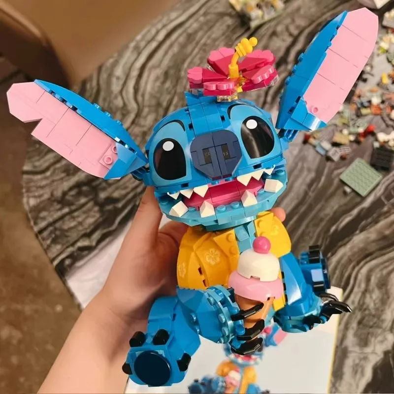 744 Uds. Stitch Compatible Kawaii nuevos bloques de construcción Stitch Girl Boy cumpleaños regalo de Navidad juguetes montaje decoración de dibujos animados juguete