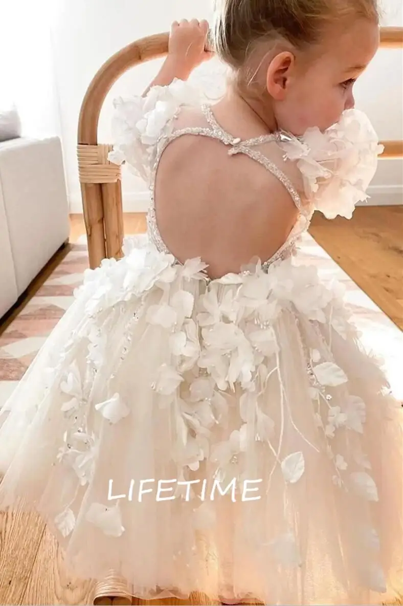 Vestido de fiesta de manga corta para niña, vestido de princesa esponjoso con apliques de flores blancas, escote Corazón, longitud hasta la rodilla