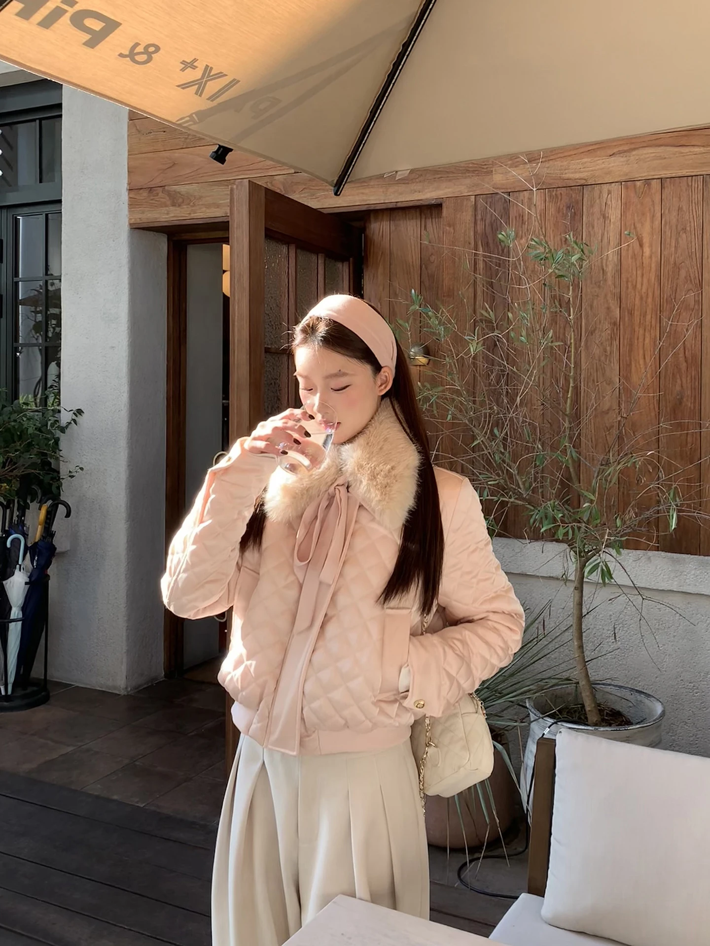 Lekka kurtka puchowa damska Sle Winter New 2025 różowa z futrzanym kołnierzem ciepła piękna zimowa odzież wierzchnia prosty krój długa