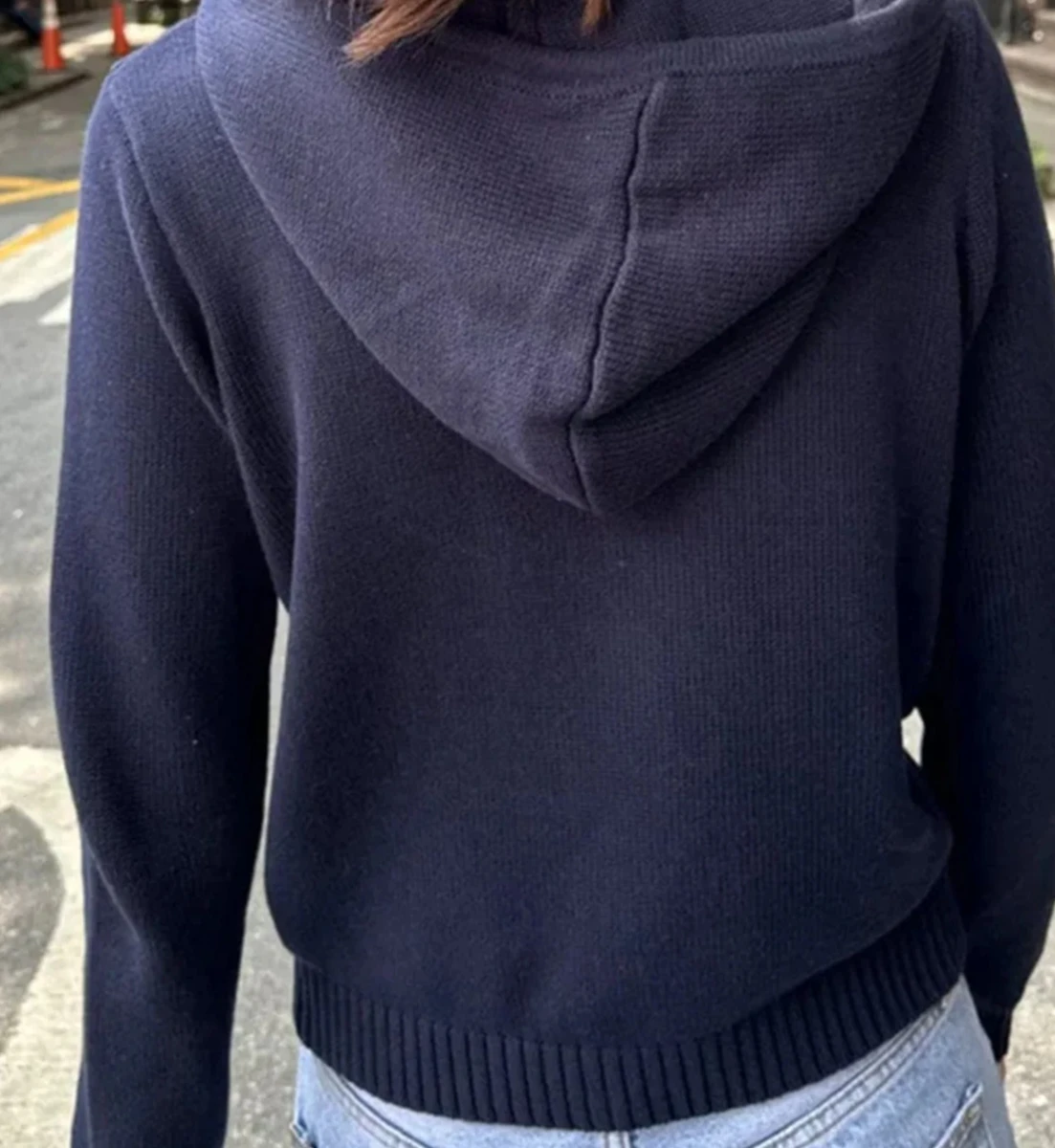 Damska bluza z kapturem, długim rękawem, kieszeniami, w stylu streetwear, basic, dresowa, jednolita.