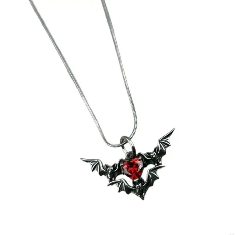 Vintage Inspired Bat Necklace With Heart Detail Gothic Jewelry For Women Men Fashion Clavicle Chain Accessory 