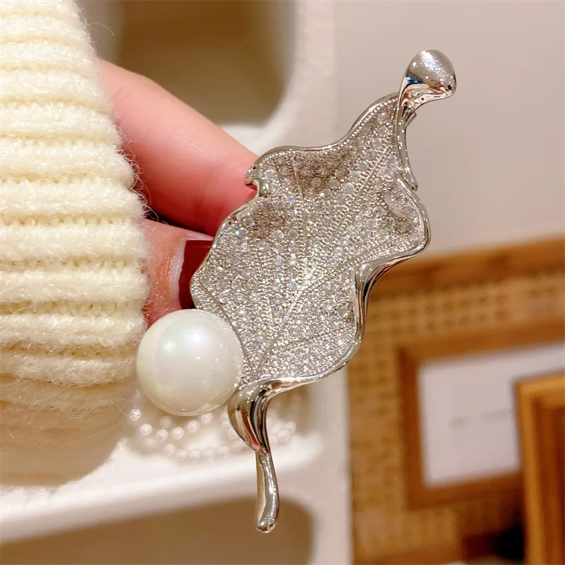 Brooches For Women Pin Sparkling Cubic Zircon White Leave Creates Pearl Cape Gown Wedding Gift With Boutique Jewelry Accessories