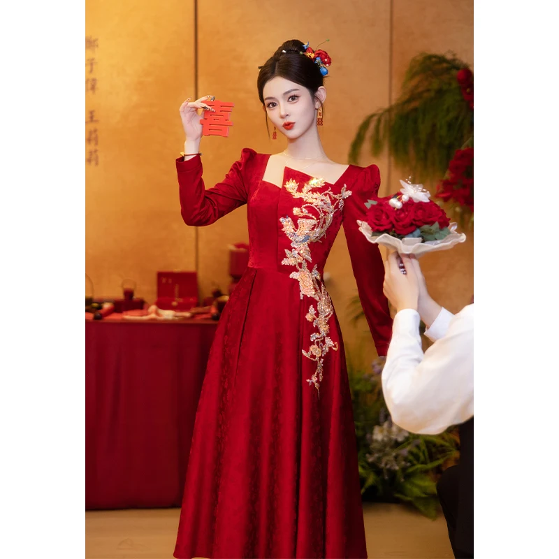 

Красное вышитое свадебное платье с длинными рукавами в новом китайском национальном стиле для невесты, короткий размер, для помолвки, с возможностью возврата