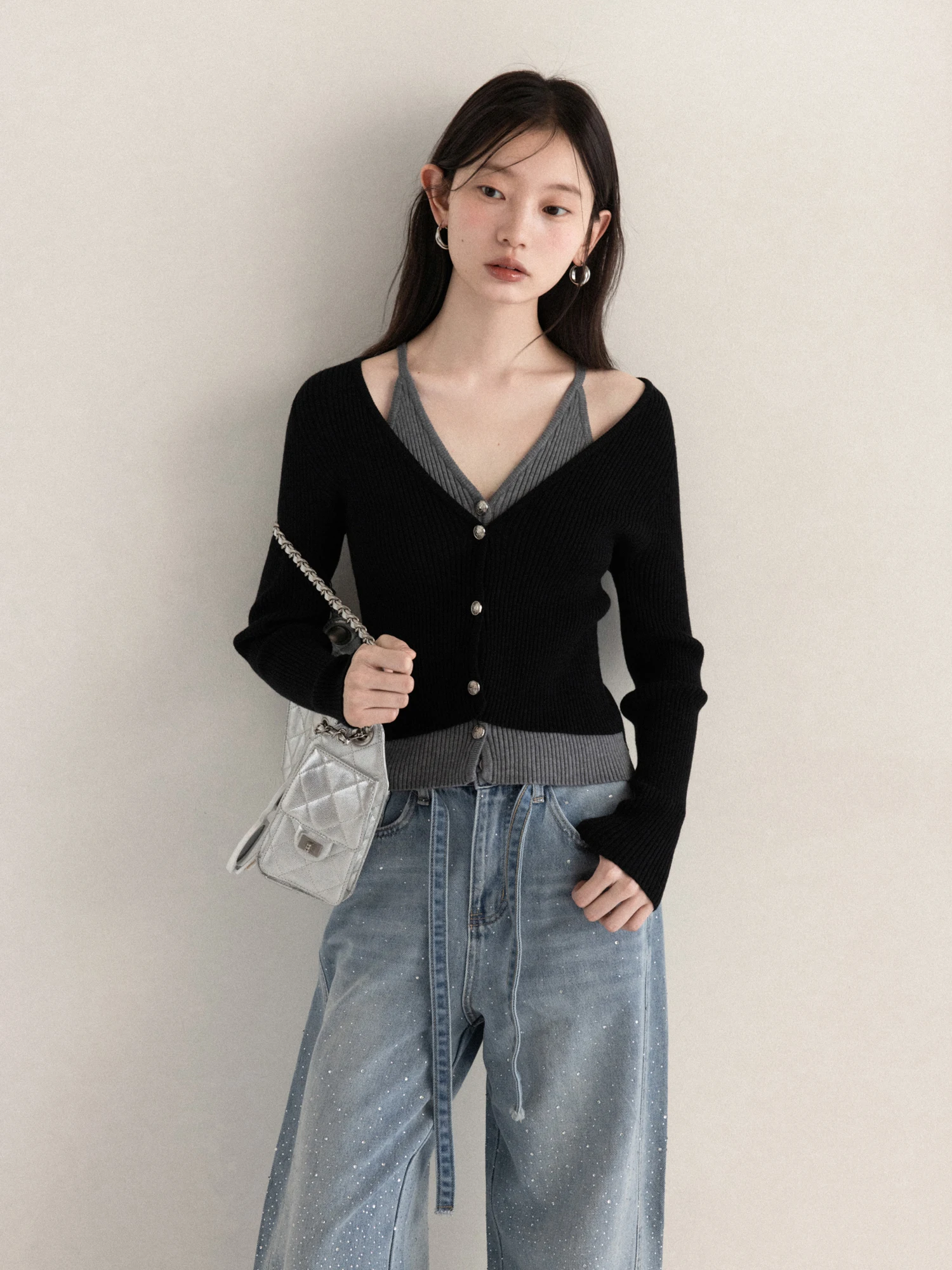 กางเกงยีนส์เอวสูงทรงขากว้างสำหรับผู้หญิง ฤดูใบไม้ผลิ 2026 สไตล์ลำลอง ประดับด้วยคริสตัลรูปดาวสีเงิน ทรงตรงช่วยให้ดูผอม