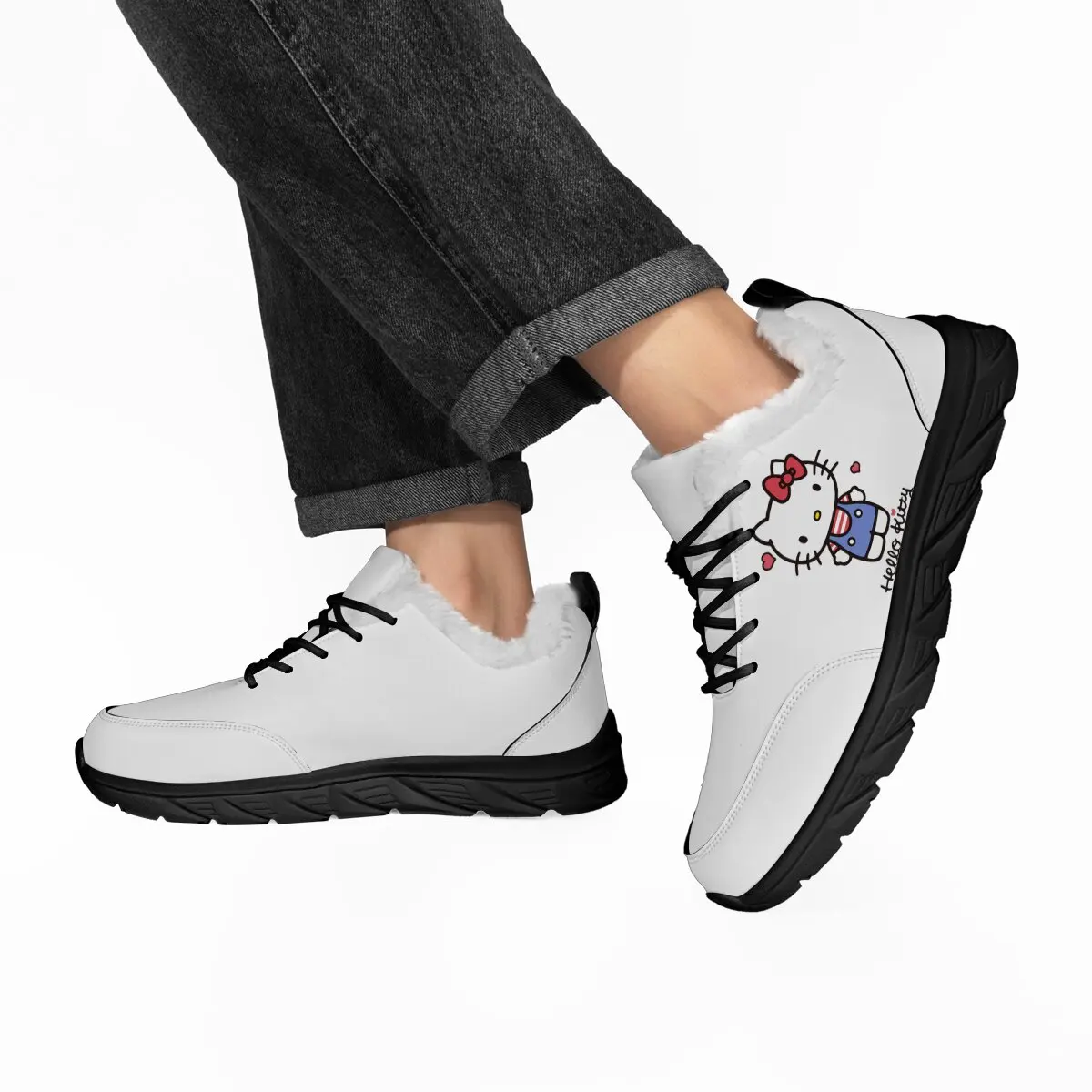 รองเท้าผ้าใบลำลองสีขาวบุขน Hello Kitty สำหรับผู้หญิง พื้นรองเท้านุ่มสบาย ใส่ในบ้านและนอกบ้านได้ เหมาะสำหรับฤดูหนาว รองเท้าแตะคู่รักสุดหรู