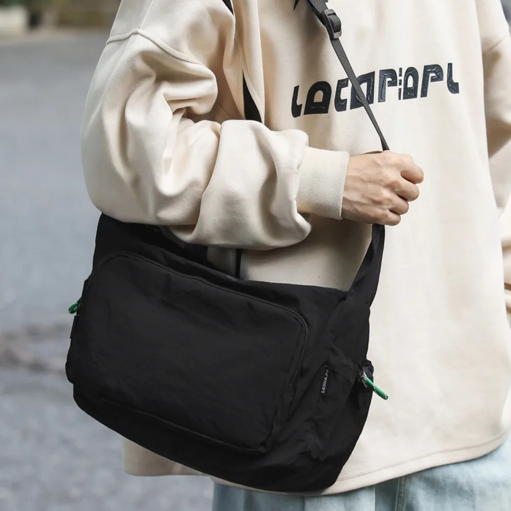 

2025 Новая повседневная модная сумка через плечо для мужчин и женщин, универсальная простая сумка через плечо большой вместимости, нейлоновая дорожная сумка-мессенджер