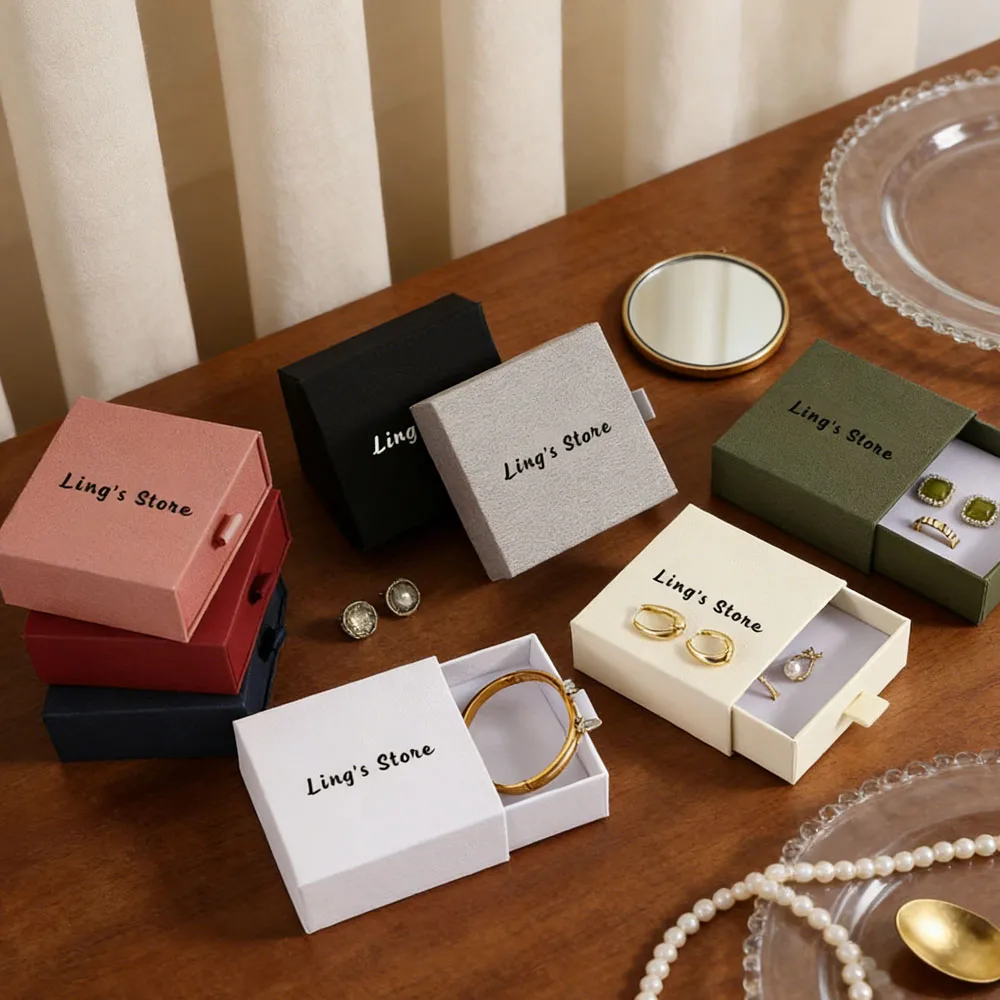 

100Pcs Lovely 9x9x3.5cm Jewelry Texture Jewelry Box Ring Earrings Stud Brooch Bracelet Pendant Oil Gift Organizer Wedding Favors