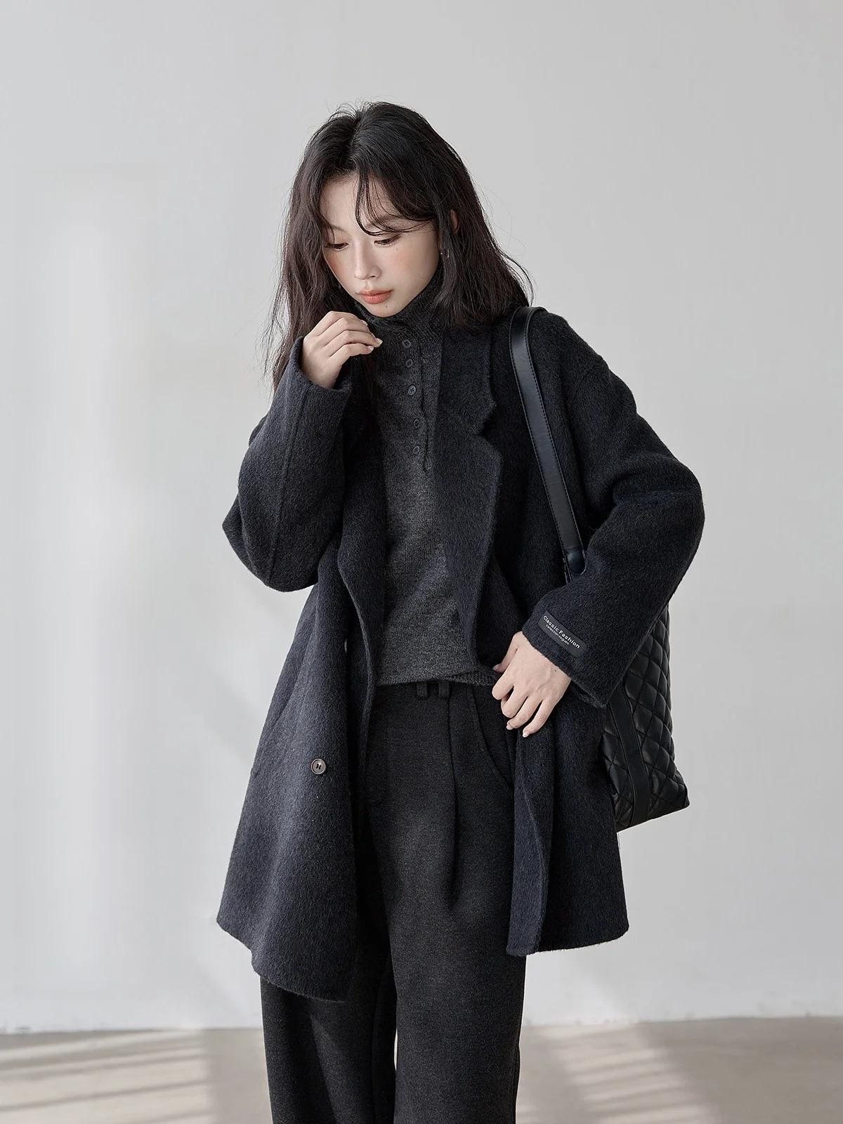 

HuiXi двустороннее шерстяное пальто женское твидовое пальто средней длины с глубокими глазами для поездок на работу простое длинное пальто све