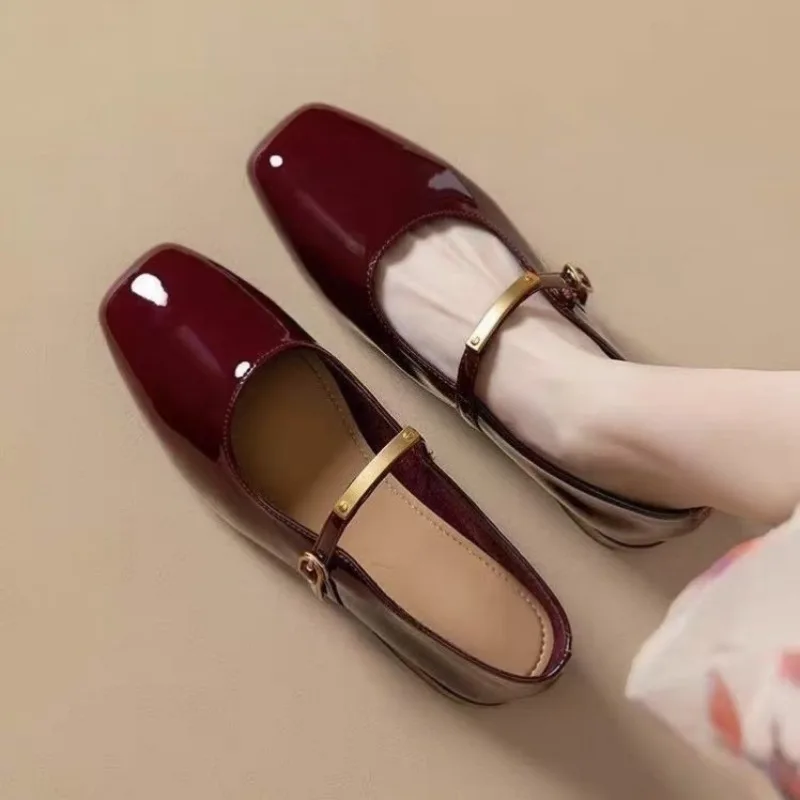 

Французские элегантные туфли Мэри Джейн без шнуровки из лакированной кожи, туфли Мэри Джейн в стиле ретро, винно-красные туфли с пряжкой и ремешком на низком каблуке, на толстом каблуке