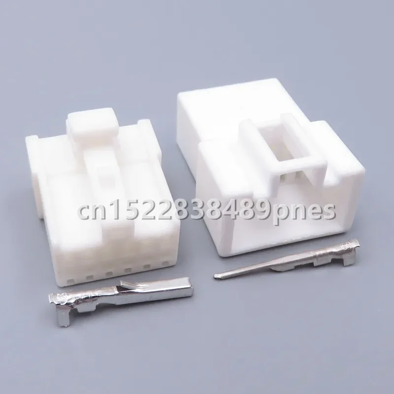 12 Pole 7123-8828 MG640388 Auto Unsealed Socket Car Electrical Wiring Harness Connector