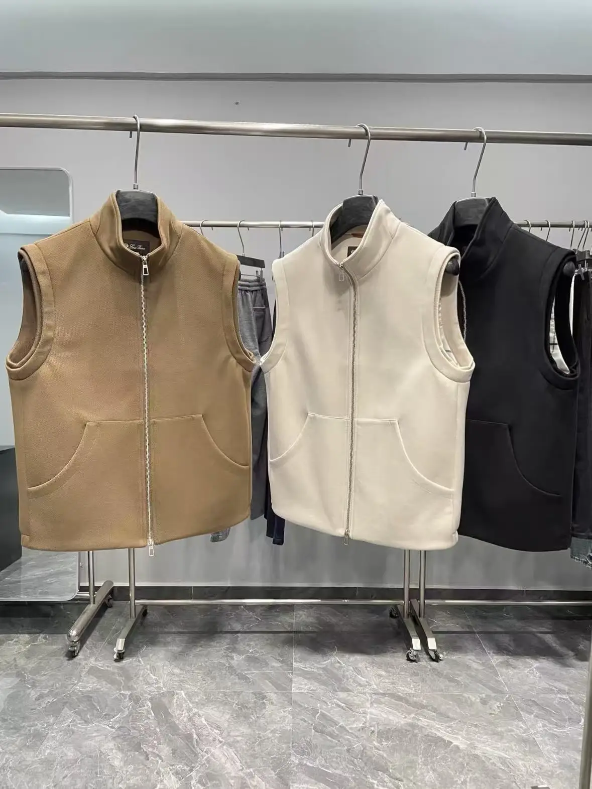 

LP Итальянский однотонный повседневный жилет без рукавов с воротником-стойкой 25aw