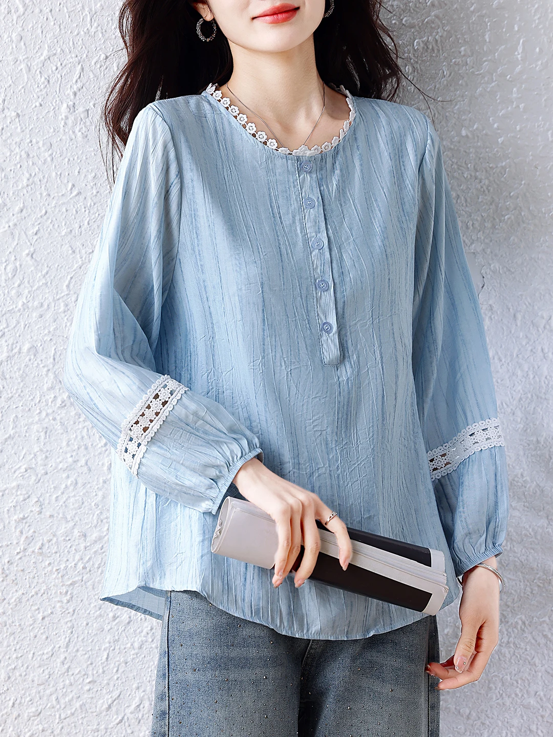 

plus Size Lace Splice Casual round Neck Shirt Women's Summer New Fashion Big Code Sunscreen Shirt Casual Style Comfortable Fit