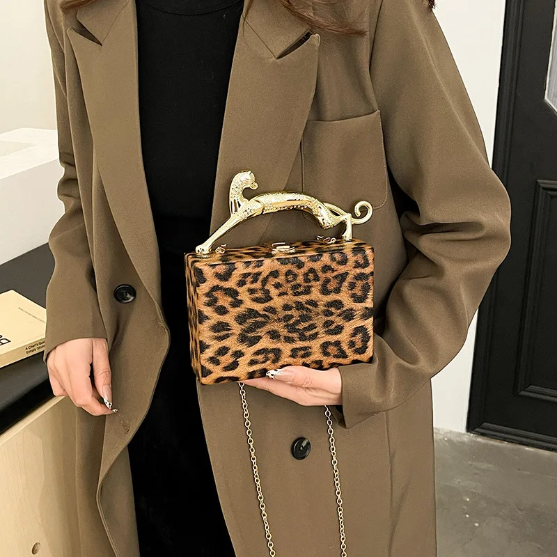 

2025 Fashion Bag Women's New High-end Spice Girl Leopard Print Retro Handbag Textured Shoulder Messenger Bag