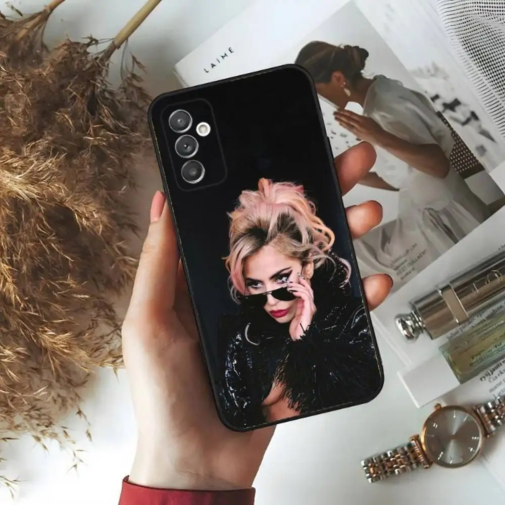 حافظة هاتف Singer L-Lady G-Gaga لهاتف سامسونج S24,23,22,30,21,10,9,Ultra,Plus,Lite,FE,5G حافظة ناعمة سوداء #4