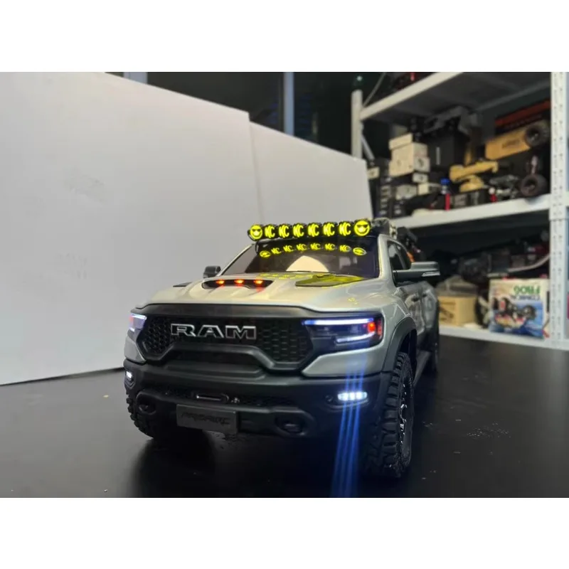 

KM 1/8 RAM 1500 RC Гусеничный внедорожный грузовик Прожектор на крыше Светодиодный алюминиевый базовый светильник Верхний светильник Опционная часть обновления