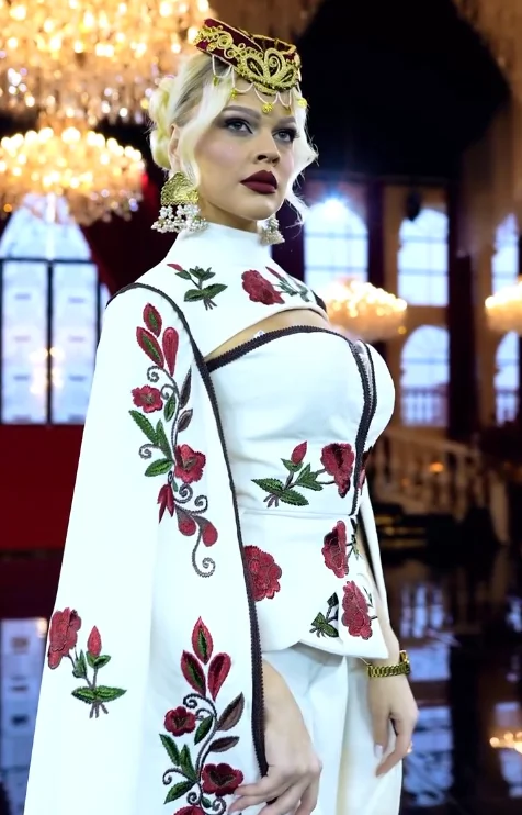 Customized Elegant Floral Pantsuit Evening Kosovo High Neck Shawl Traditional Atmosphere Trailing Prom Dresses