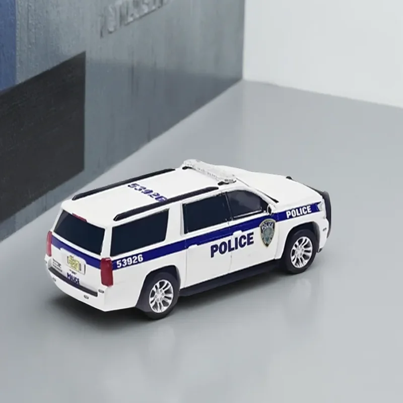 

GOC Diecast Alloy 1:64 Suburban Car Model Ornament Souvenir Display Collection Hobby Gift